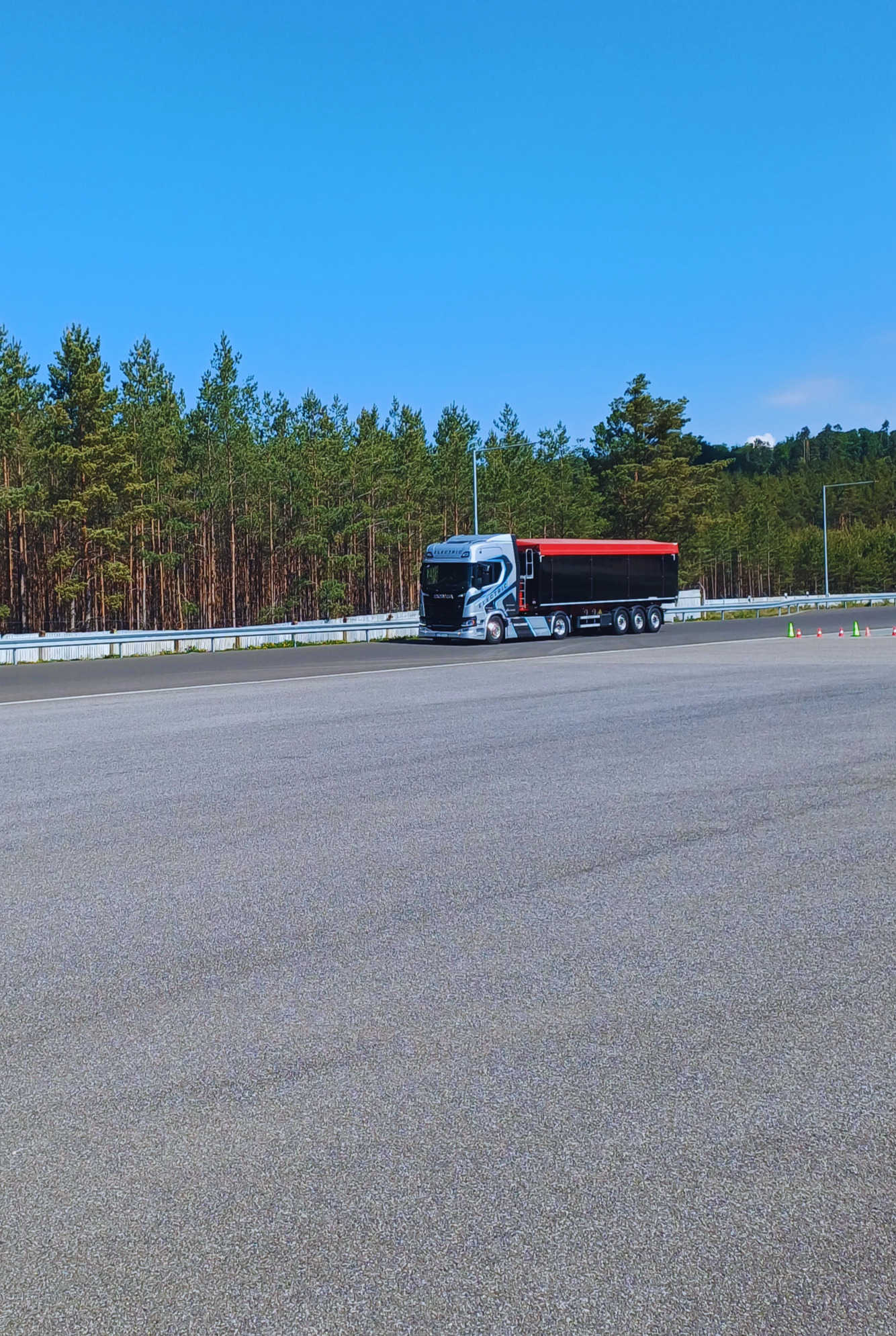Testování elektrického tahače Scania 2